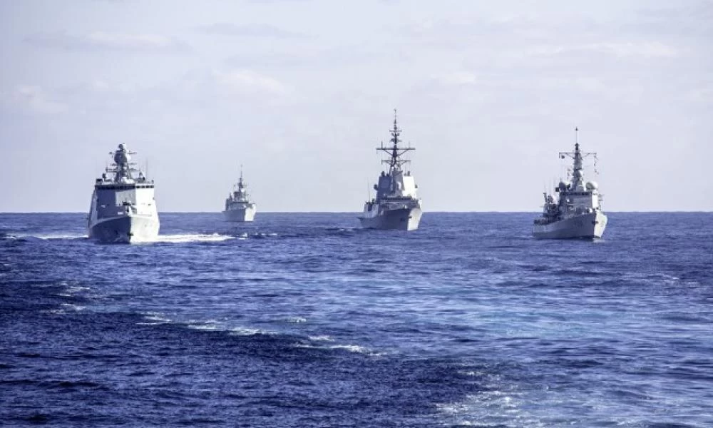Πλοία του ΝΑΤΟ και της Βρετανίας ακολουθούν 9 ρωσικά πολεμικά πλοία